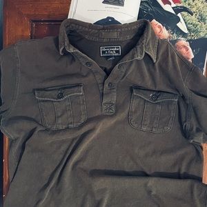 Abercrombie & Fitch “Short Sleeve Trampler”